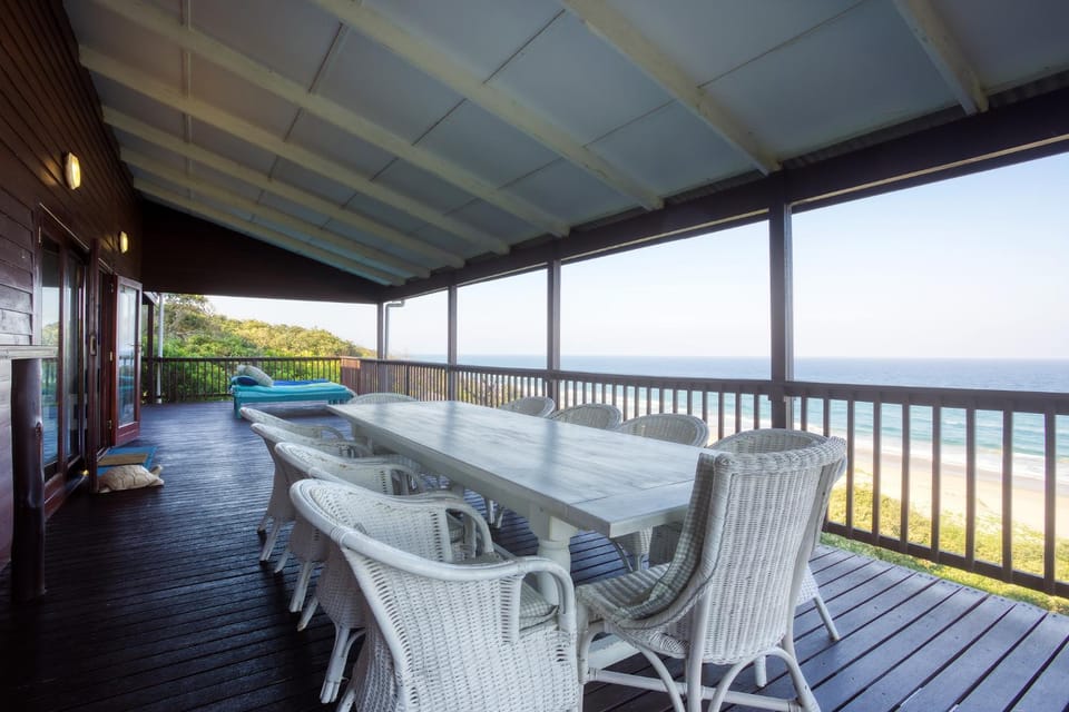 Property building, Facade/entrance, Balcony/Terrace, Sea view