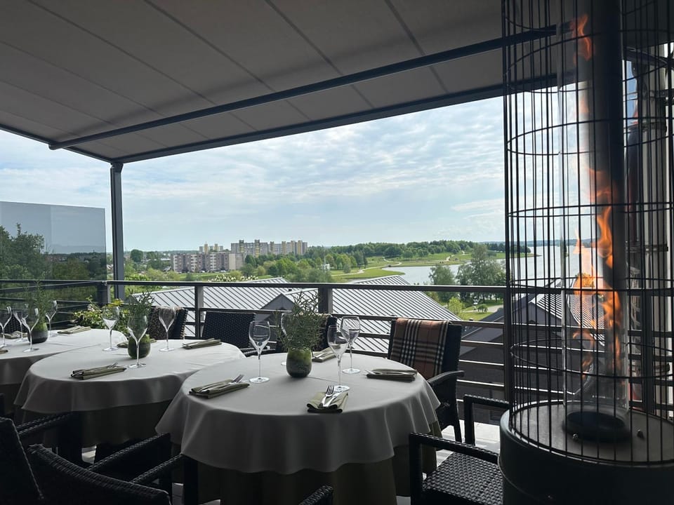 Restaurant/places to eat, Restaurant/places to eat, Balcony/Terrace