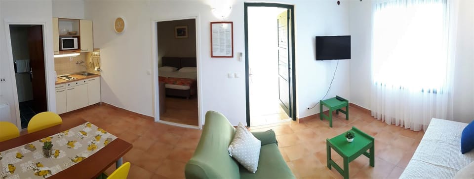 Day, Kitchen or kitchenette, Living room, Photo of the whole room, Seating area, Dining area, On site