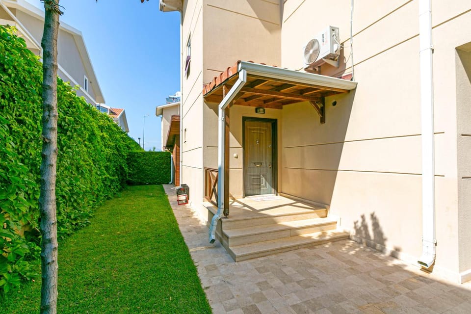 Property building, Patio, Facade/entrance, Day