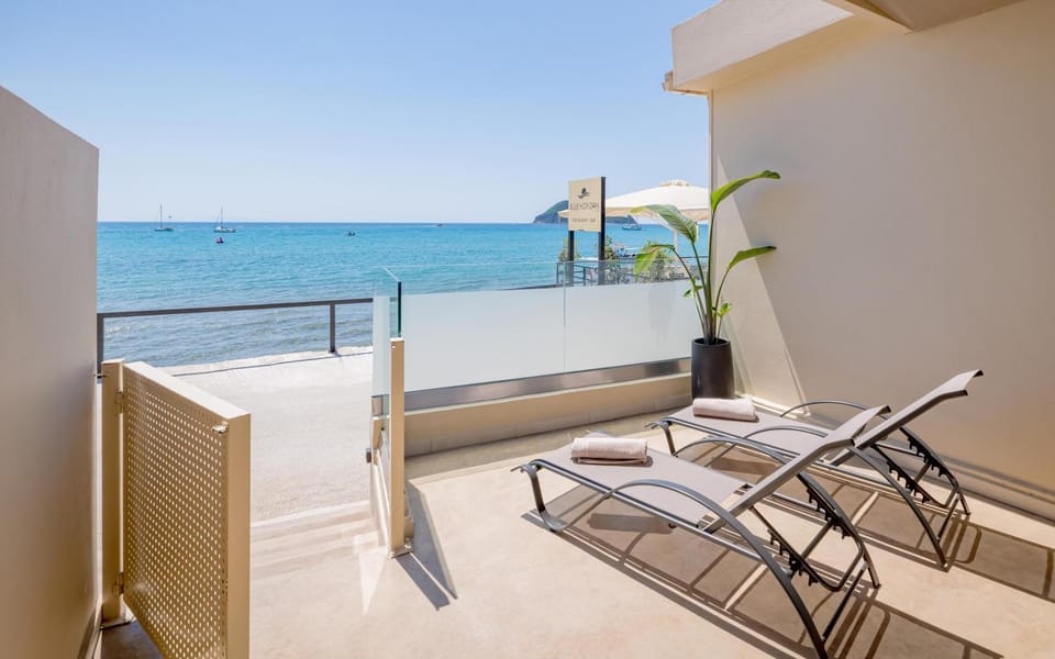 View (from property/room), Balcony/Terrace, Sea view, sunbed