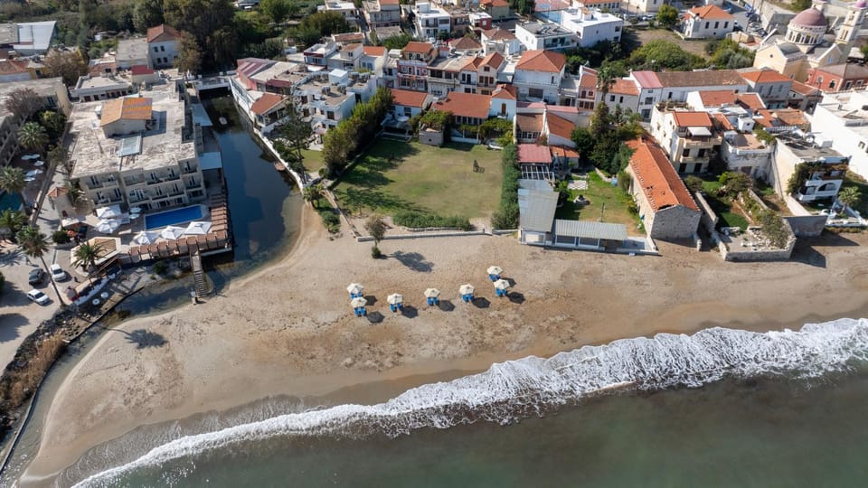 Property building, Nearby landmark, Garden, Beach, River view, Sea view