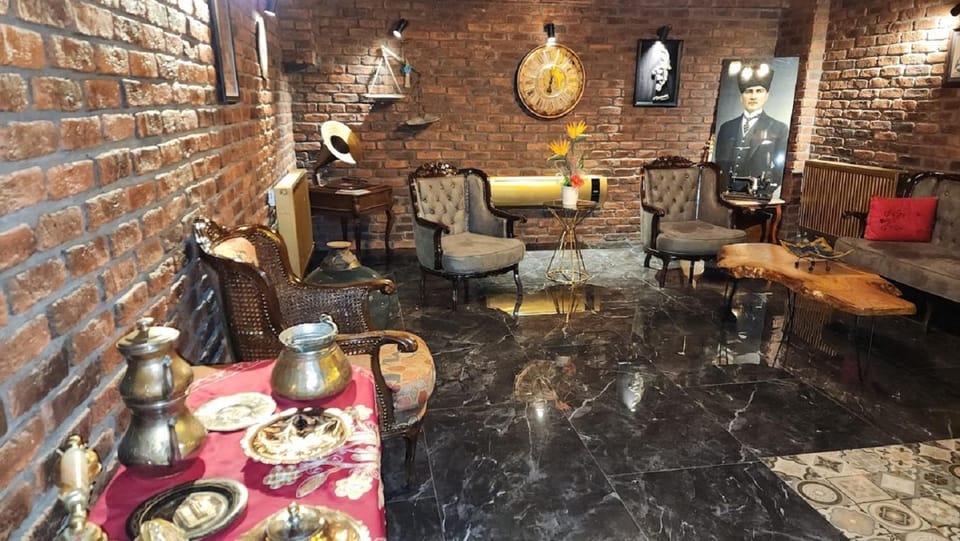 Communal lounge/ TV room, Lobby or reception