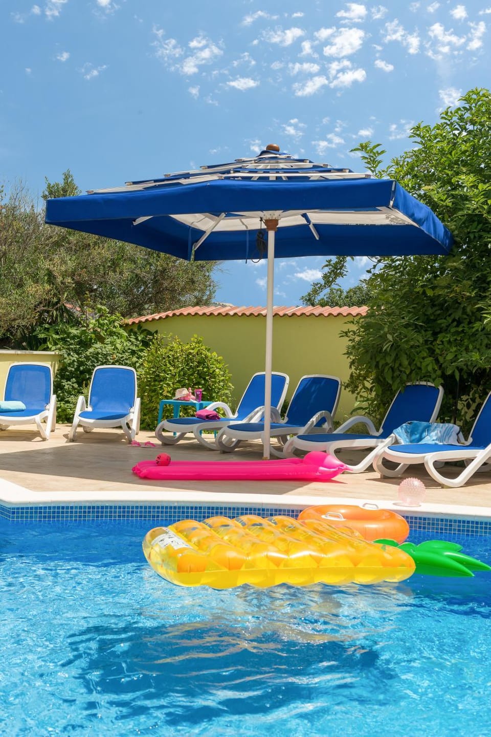 Swimming pool, Swimming pool