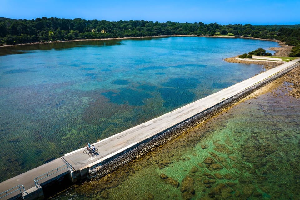 Day, Neighbourhood, Natural landscape, Sea view