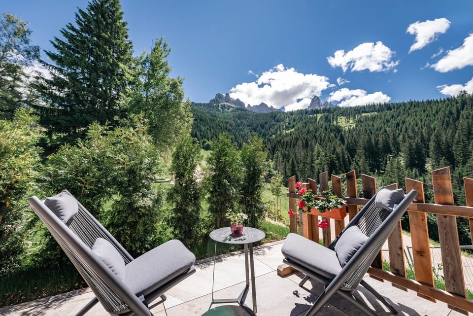 View (from property/room), Balcony/Terrace, Mountain view, sunbed