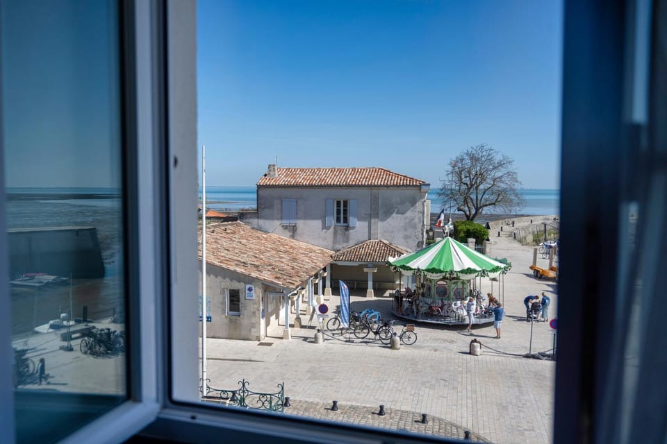 Nearby landmark, View (from property/room), View (from property/room), City view, Street view