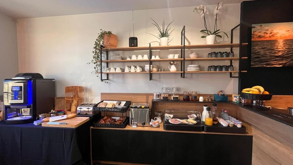 Food and drinks, Food, Breakfast, Continental breakfast, Buffet breakfast