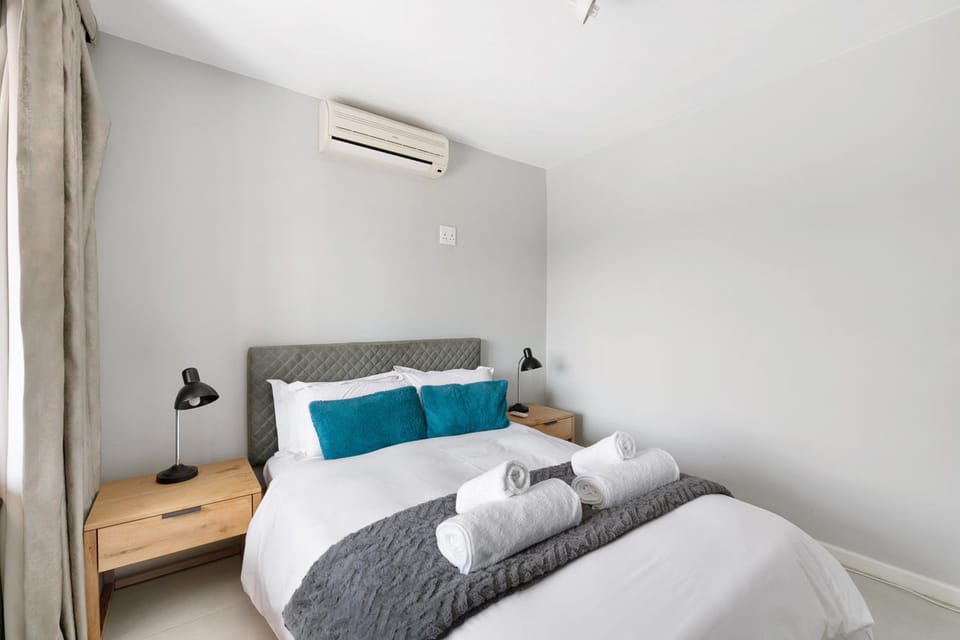 Bed, Bedroom, air conditioner