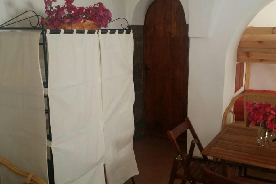 A Kasuzza House in Pantelleria