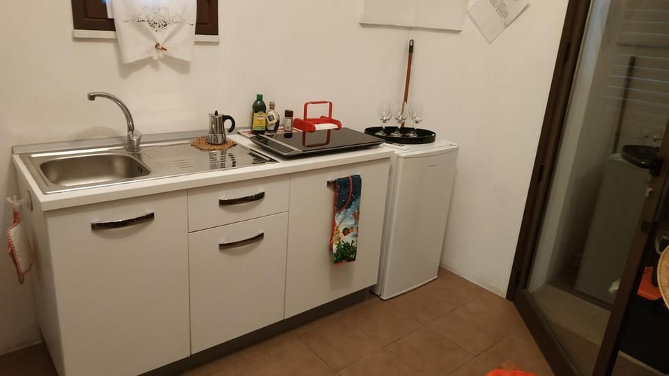 A Kasuzza House in Pantelleria