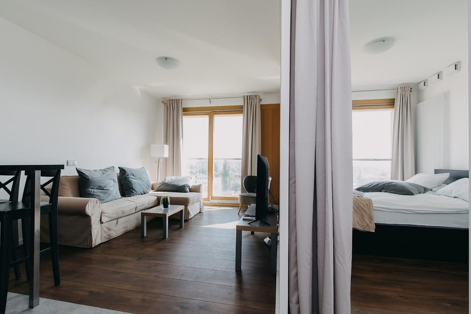 Bed, TV and multimedia, Living room, Seating area, Bedroom