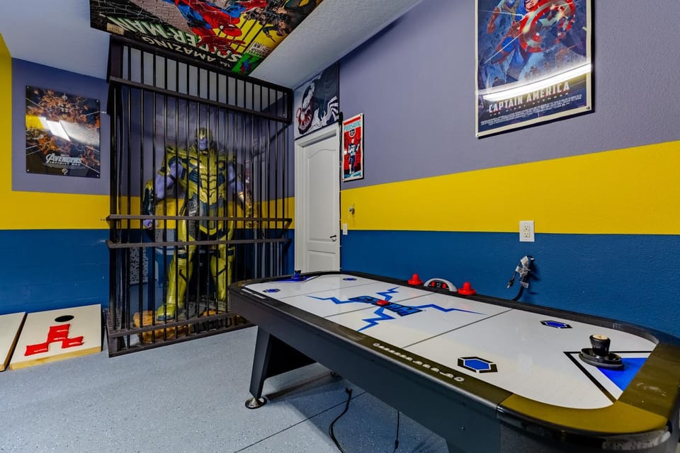Game Room, Decorative detail