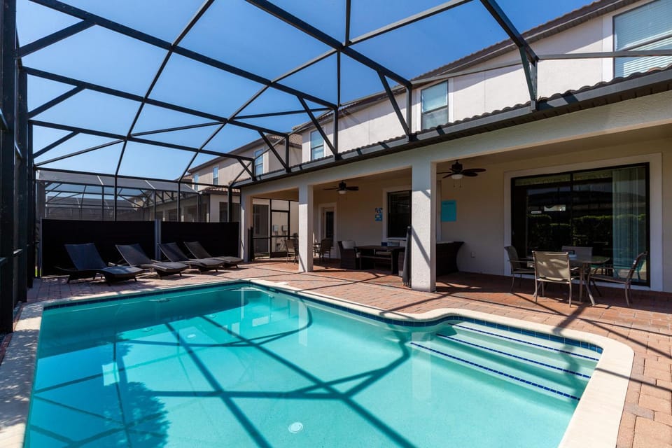 Patio, Pool view, Swimming pool, Swimming pool, sunbed