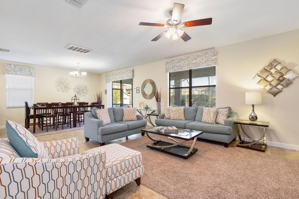 Living room, Photo of the whole room, Decorative detail, Dining area, fireplace