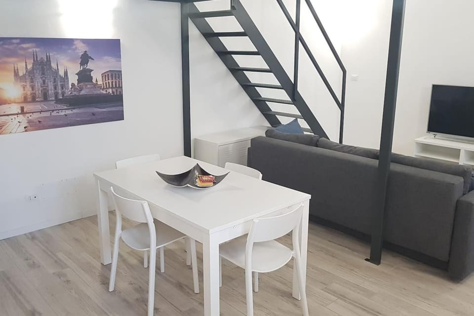 TV and multimedia, Living room, Seating area, Dining area