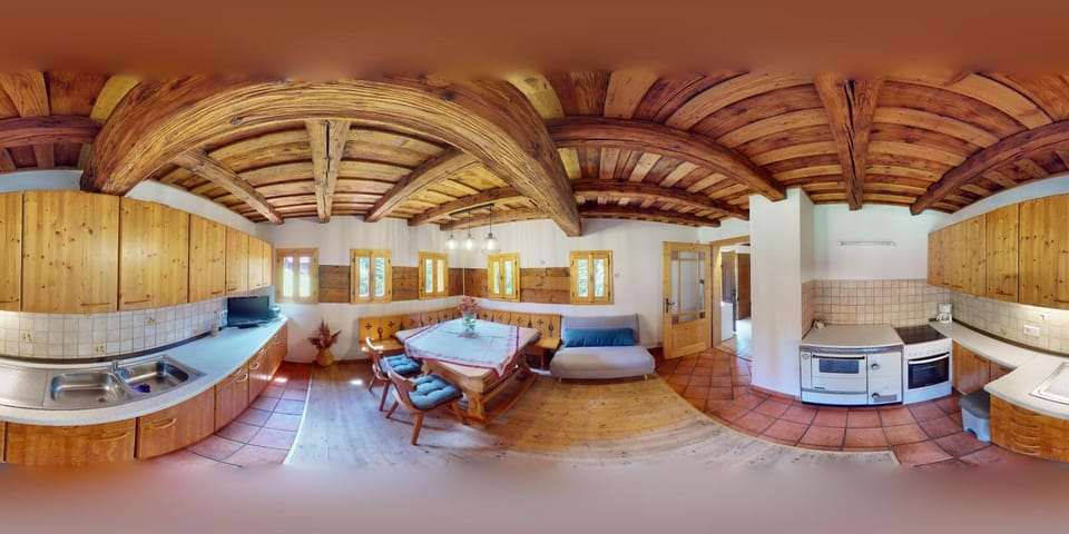 TV and multimedia, Kitchen or kitchenette, Seating area, Food