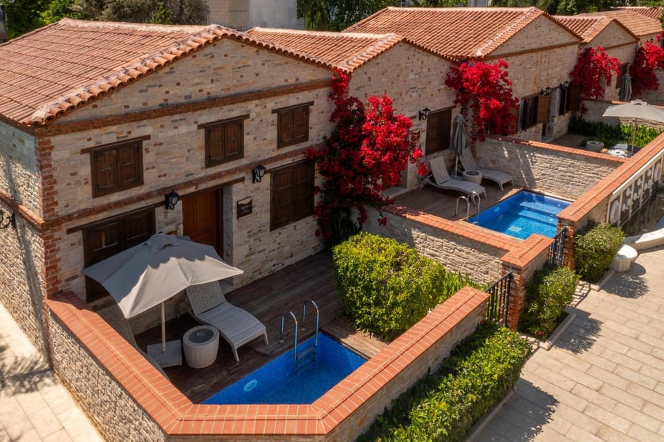 Property building, Swimming pool