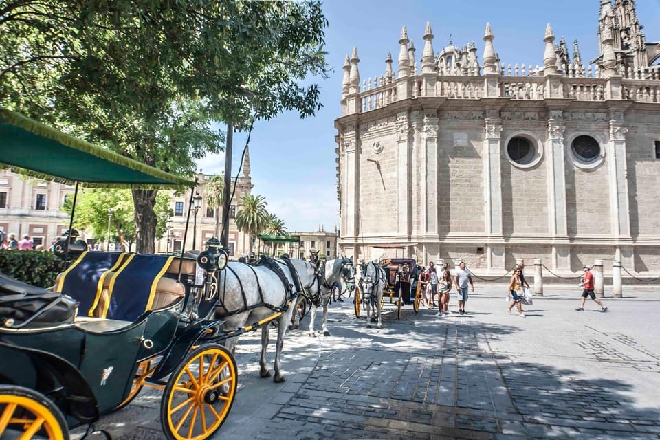Armenta Deluxe Suite by Valcambre Apartment in Seville