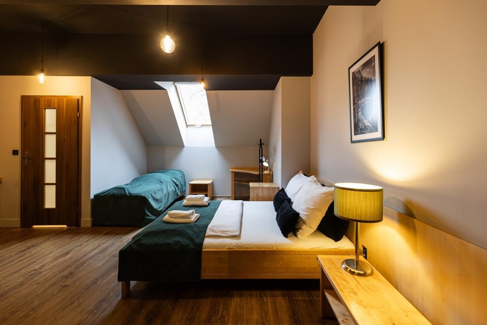 Bed, Photo of the whole room, towels