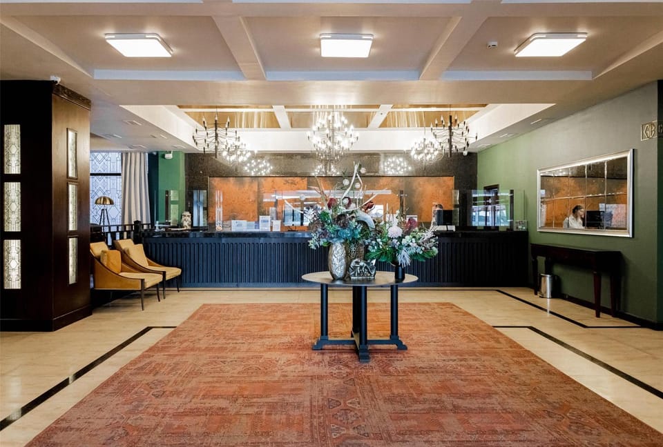 Communal lounge/ TV room, Lobby or reception
