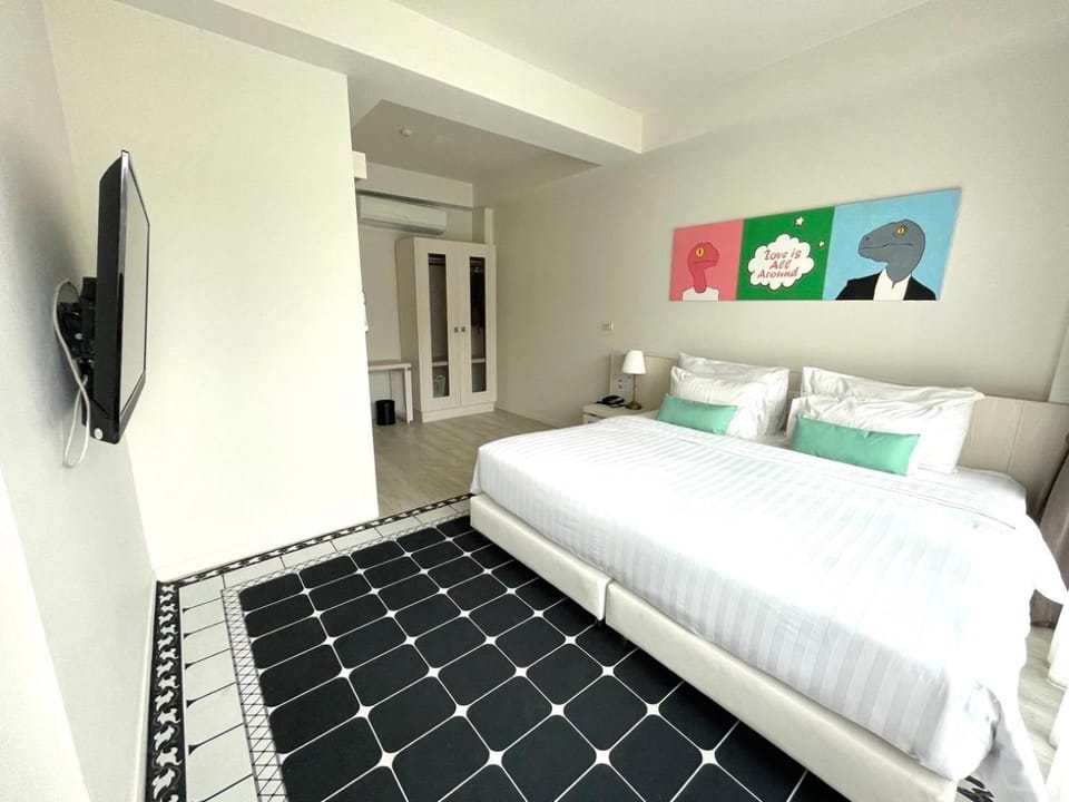 Bed, Photo of the whole room, Bedroom