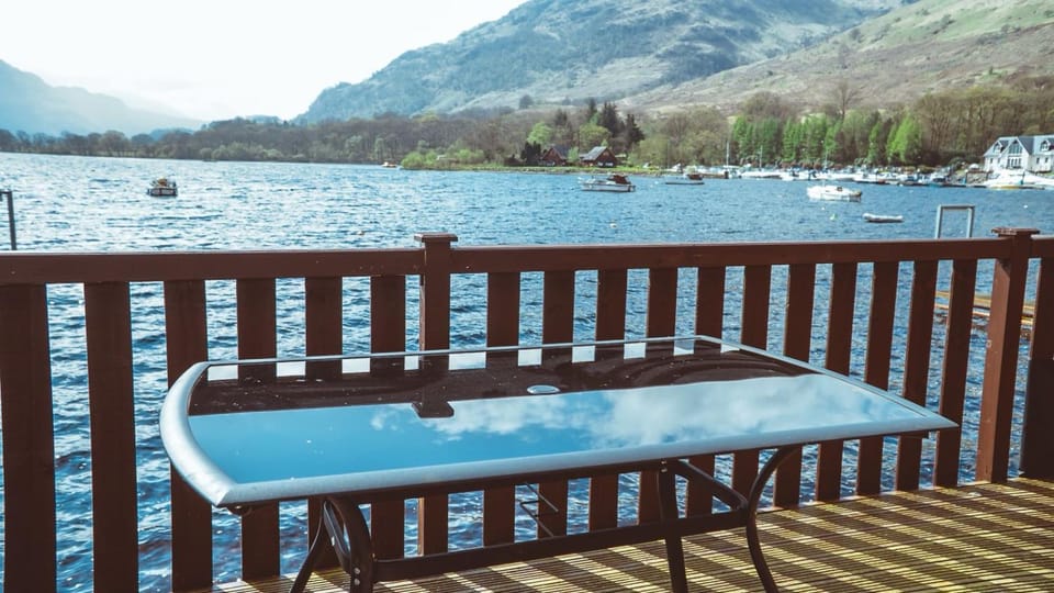 Natural landscape, BBQ facilities, Balcony/Terrace, Lake view, Mountain view, River view