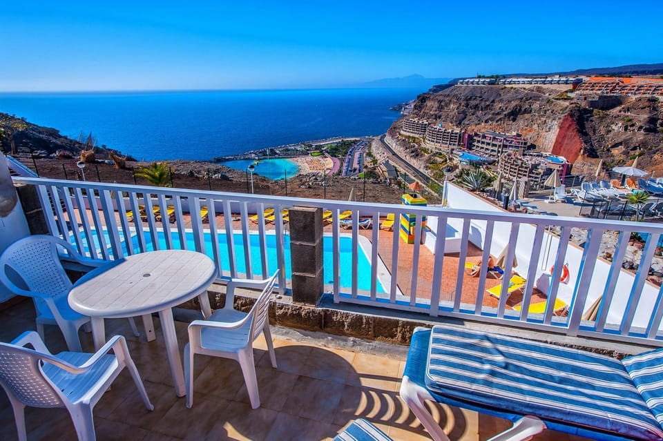 Apartment with big pool and sea view Apartment in Puerto Rico de Gran Canaria