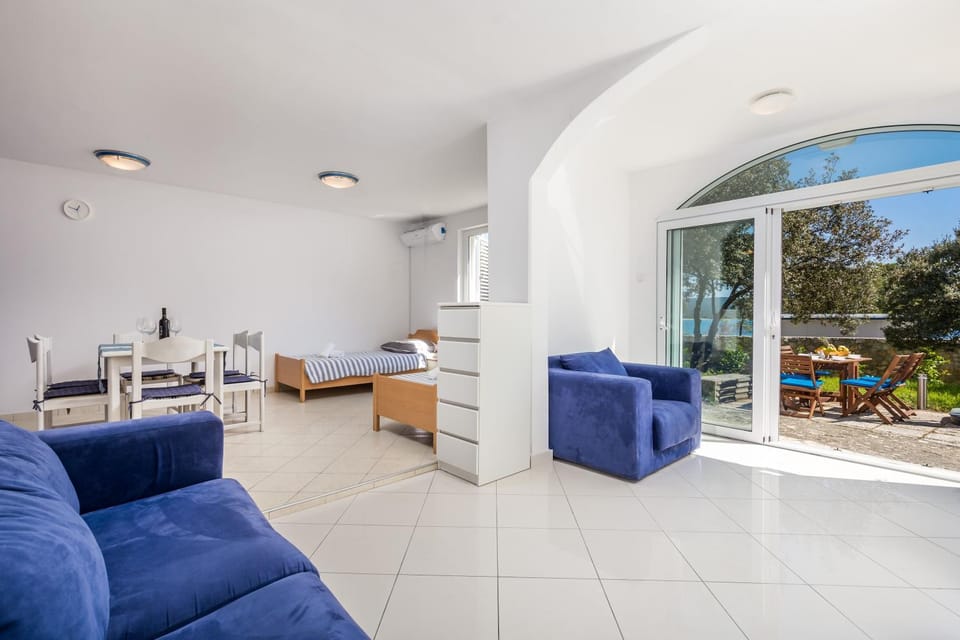 Bed, Living room
