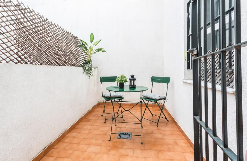 Balcony/Terrace, hair dresser