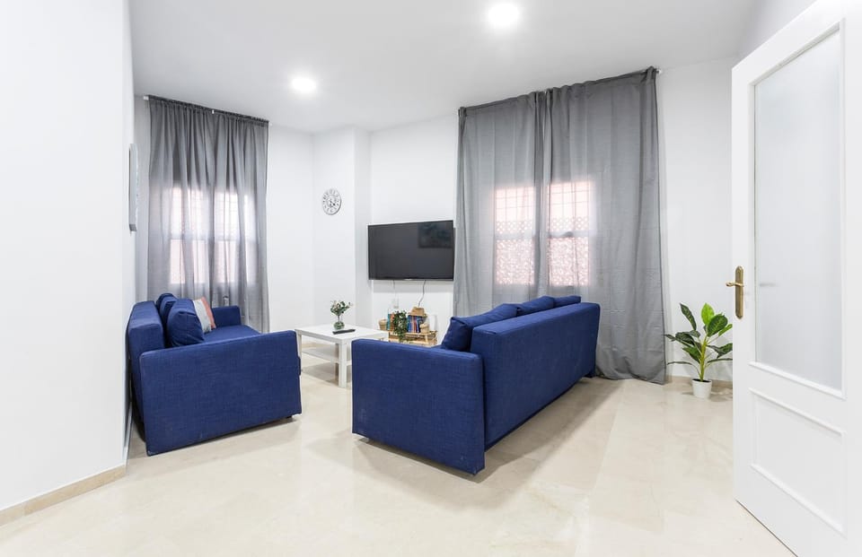 TV and multimedia, Living room, Dining area, Quiet street view