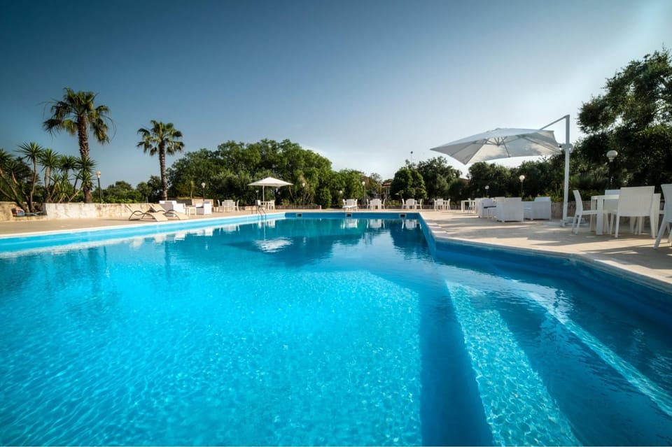 Day, Natural landscape, Pool view, Swimming pool, sunbed
