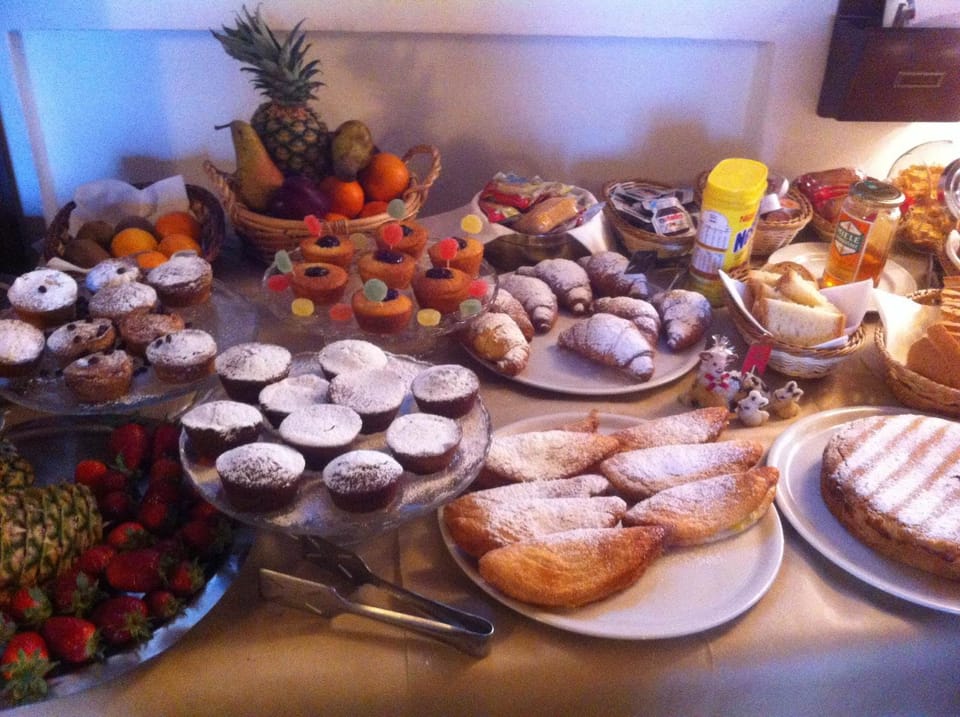 Breakfast, Buffet breakfast
