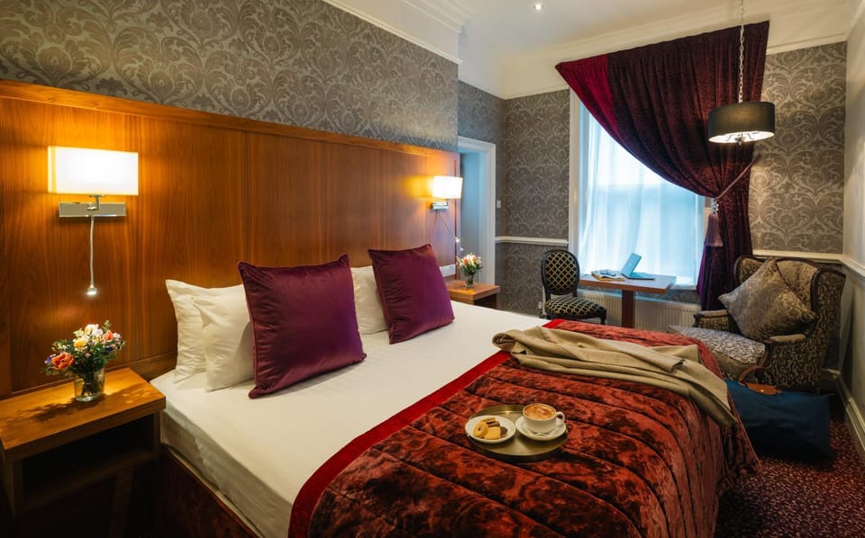 Shower, Bed, TV and multimedia, Coffee/tea facilities, Bedroom, On site, internet, towels, wardrobe