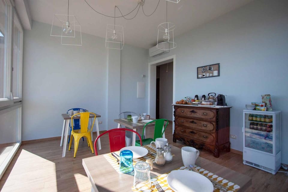 Living room, Breakfast