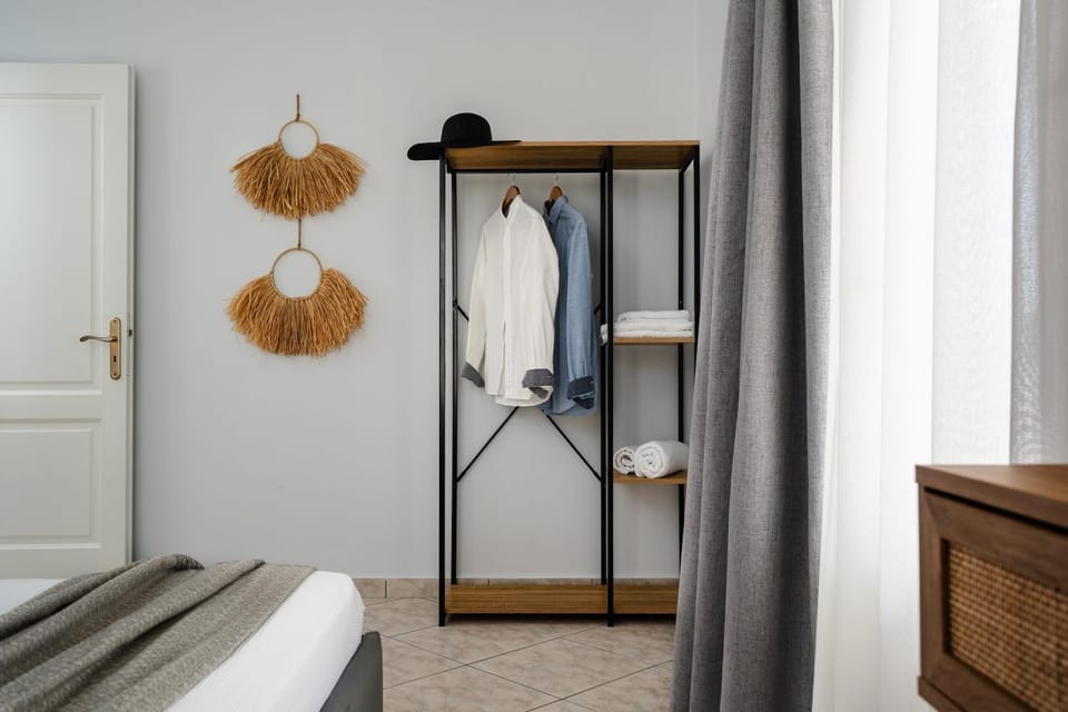 Photo of the whole room, Bedroom, towels, wardrobe