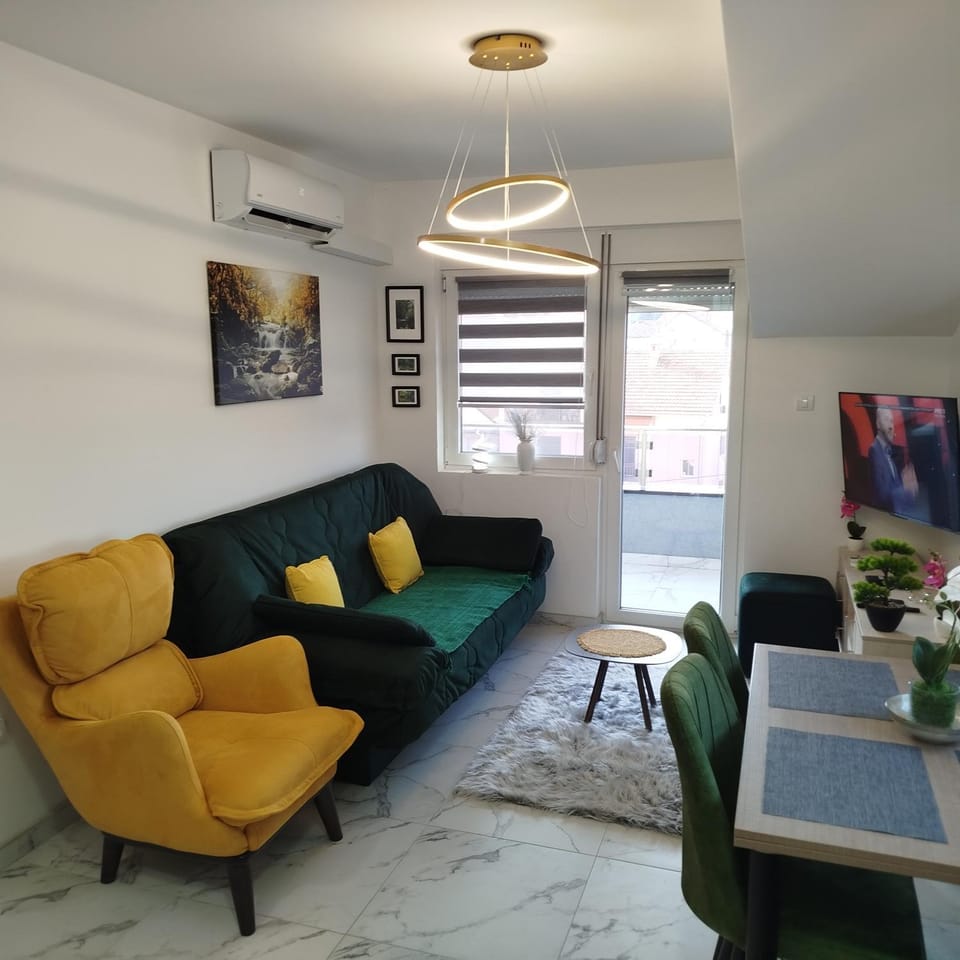 Living room, Seating area, Dining area, air conditioner