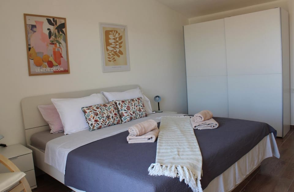 Bed, wardrobe