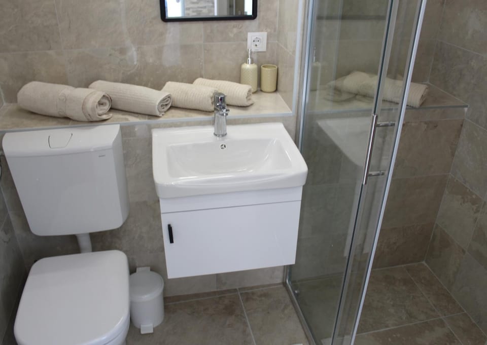 Shower, Bathroom, towels