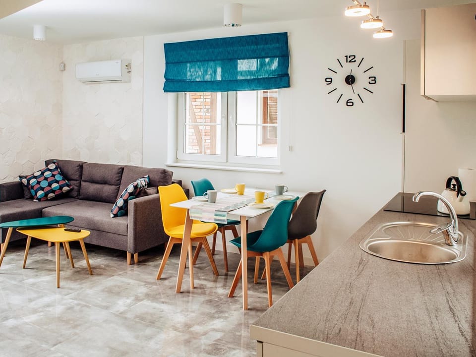 TV and multimedia, View (from property/room), Kitchen or kitchenette, Living room, Seating area, Dining area, On site, Garden view, Area and facilities