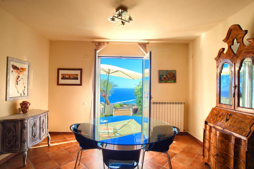 Living room, Seating area, Dining area, Sea view