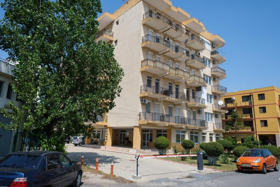 Property building, Facade/entrance