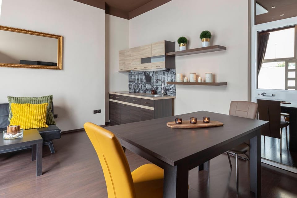 Kitchen or kitchenette, Living room, Photo of the whole room, Seating area, Dining area