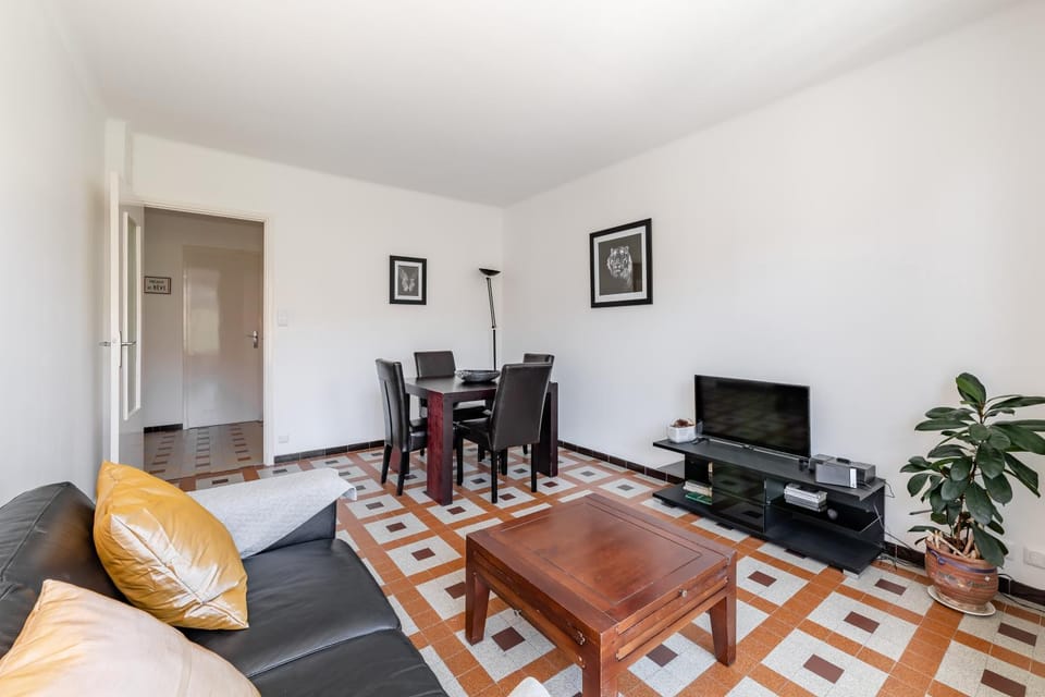 Communal lounge/ TV room, Lounge or bar, Seating area, Dining area