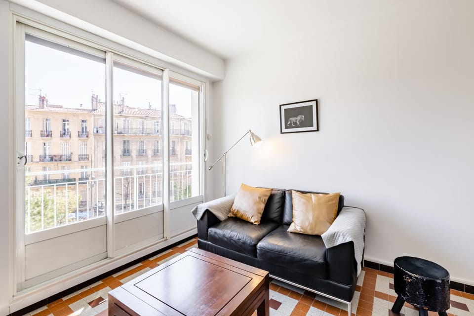 Living room, City view, Street view