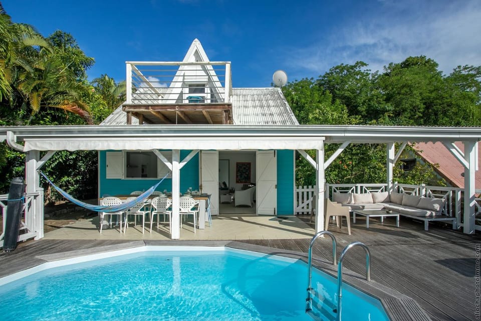 Property building, Patio, Day, BBQ facilities, Balcony/Terrace, Pool view, Swimming pool, sunbed