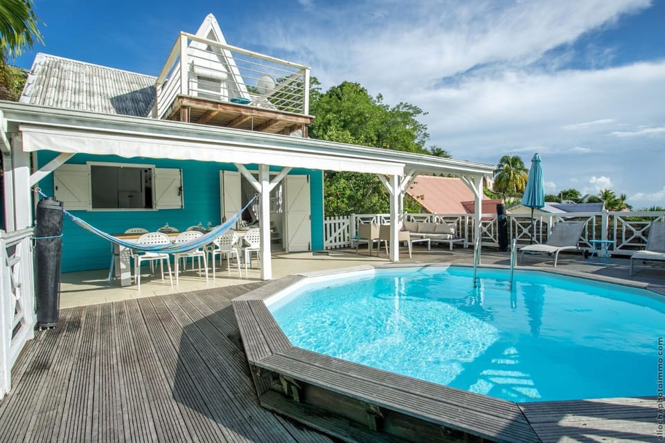 Property building, Patio, Day, Balcony/Terrace, Balcony/Terrace, Pool view, Swimming pool, Swimming pool, sunbed
