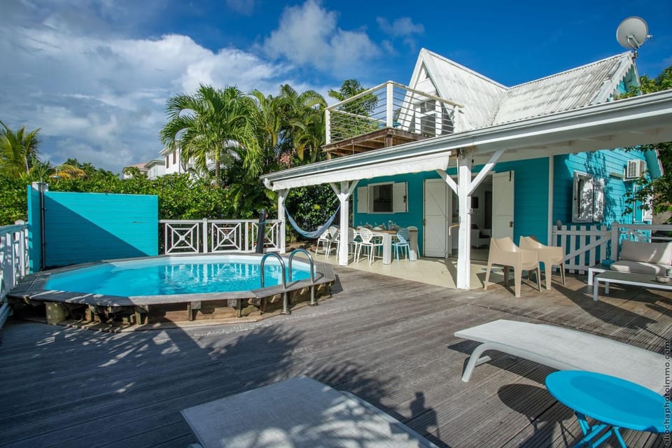 Property building, Patio, Day, View (from property/room), Balcony/Terrace, Pool view, Swimming pool, Swimming pool, sunbed
