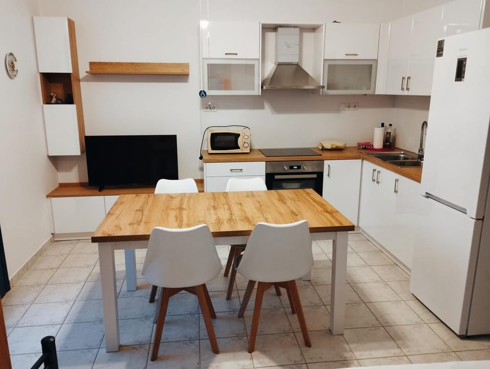 Kitchen or kitchenette, Dining area, pet friendly, toaster