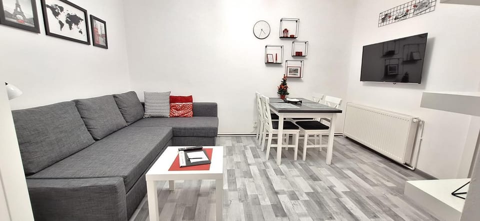 Restaurant/places to eat, Bed, Living room